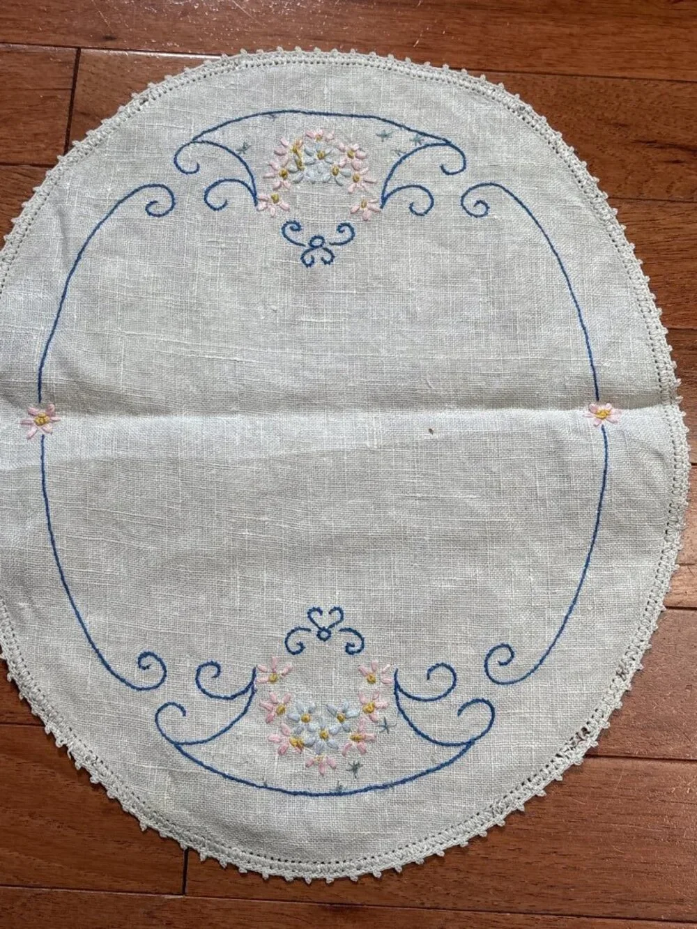 Hand-Embroidered Oval Linen Doily Delicate Floral Design Lace Edge 14x11” Vtg